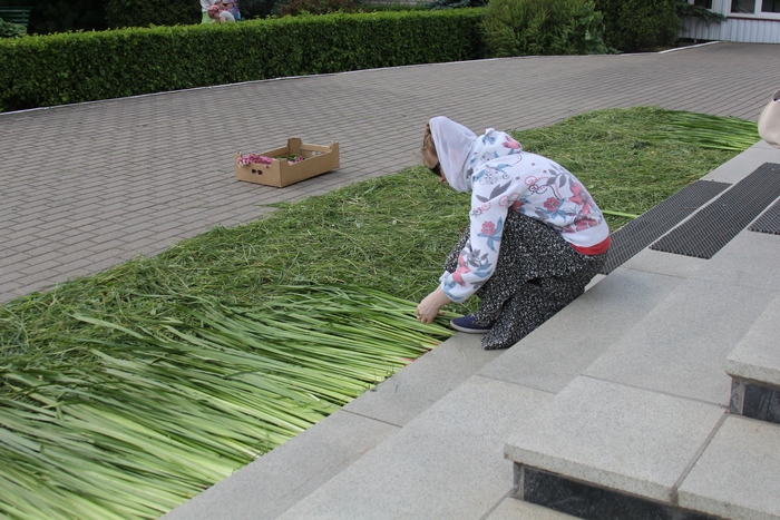 8-Подготовка праздничной дорожки.JPG